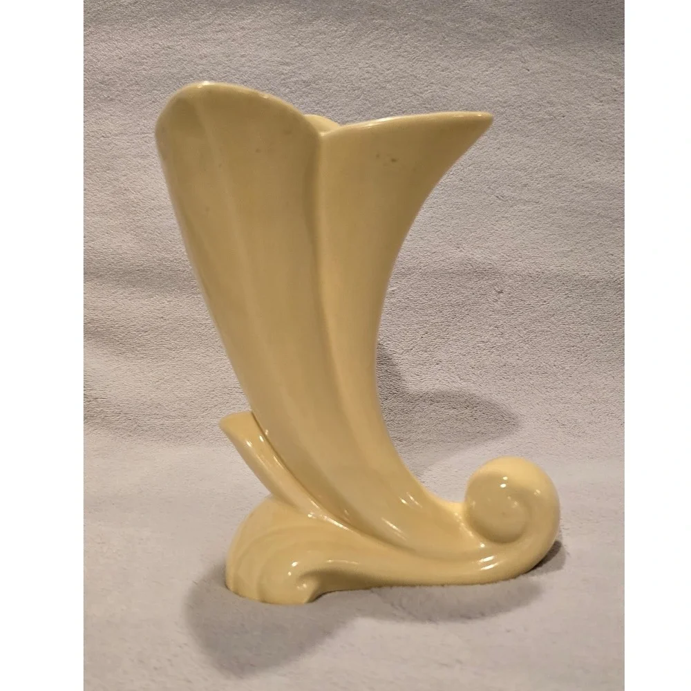 VTG Original Collectible Monmouth Pottery Vase Satin Matte Yellow Cornucopia USA